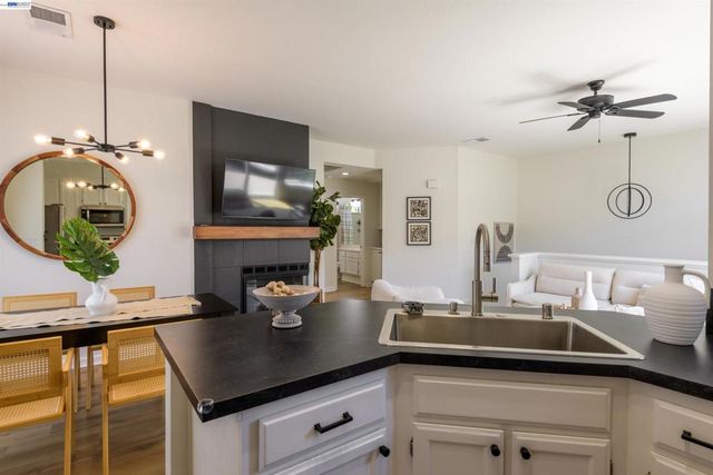 7633 Tuscany Dr, Dublin, CA 94568