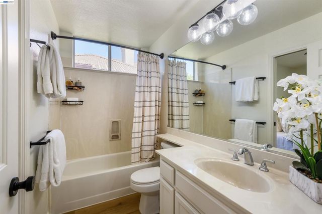 7633 Tuscany Dr, Dublin, CA 94568
