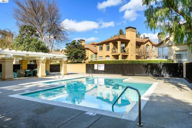 7633 Tuscany Dr, Dublin, CA 94568