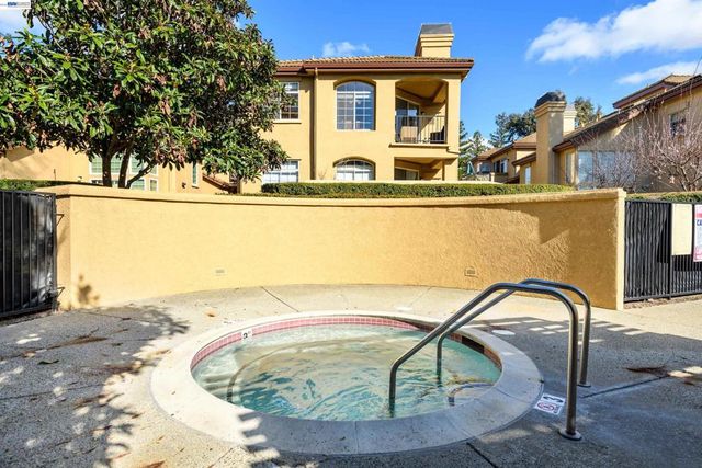 7633 Tuscany Dr, Dublin, CA 94568