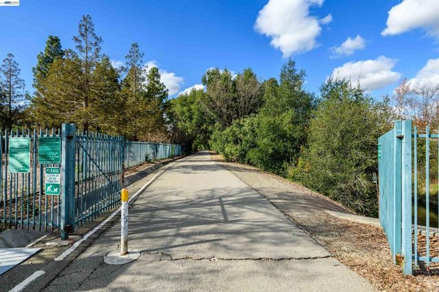 7633 Tuscany Dr, Dublin, CA 94568
