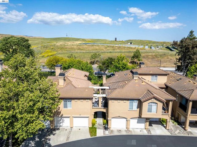 7633 Tuscany Dr, Dublin, CA 94568