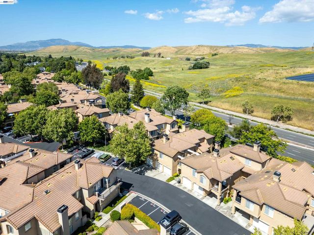 7633 Tuscany Dr, Dublin, CA 94568