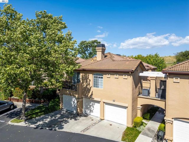 7633 Tuscany Dr, Dublin, CA 94568