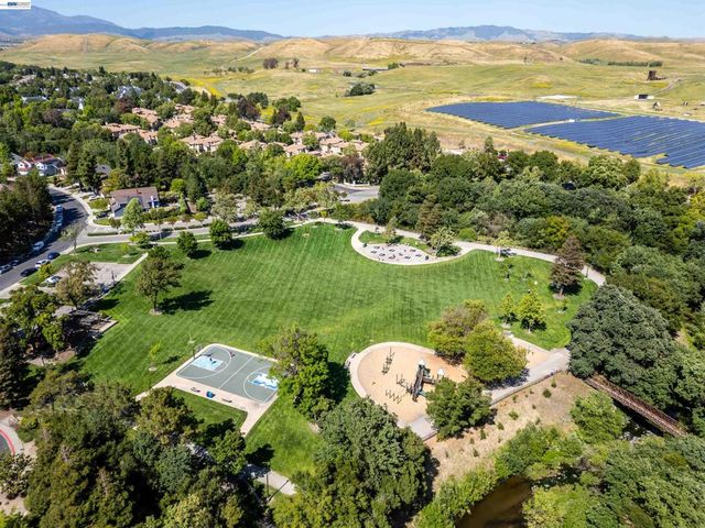 7633 Tuscany Dr, Dublin, CA 94568