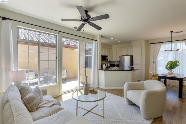 7633 Tuscany Dr, Dublin, CA 94568