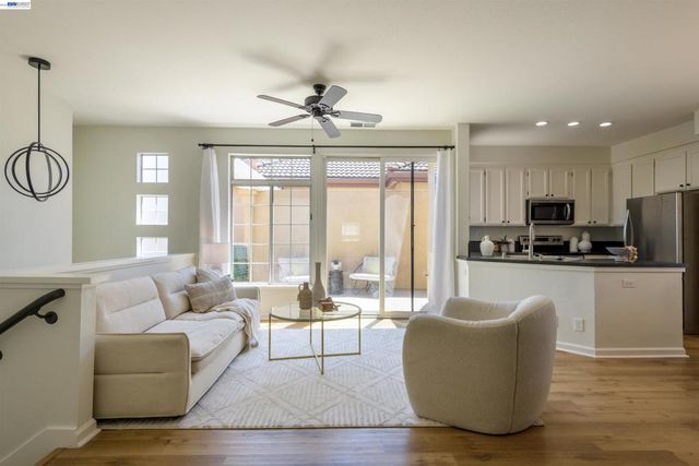7633 Tuscany Dr, Dublin, CA 94568