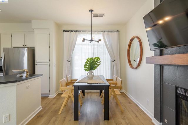 7633 Tuscany Dr, Dublin, CA 94568