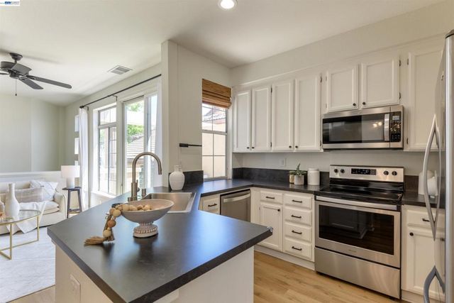 7633 Tuscany Dr, Dublin, CA 94568