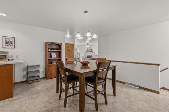 1160 HAROLD DRIVE, Menasha, WI 54952