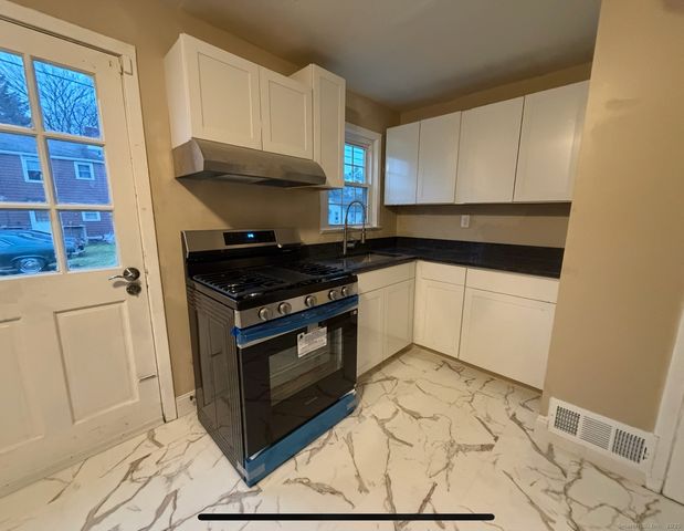 4 Tyler Circle, Manchester, CT 06040