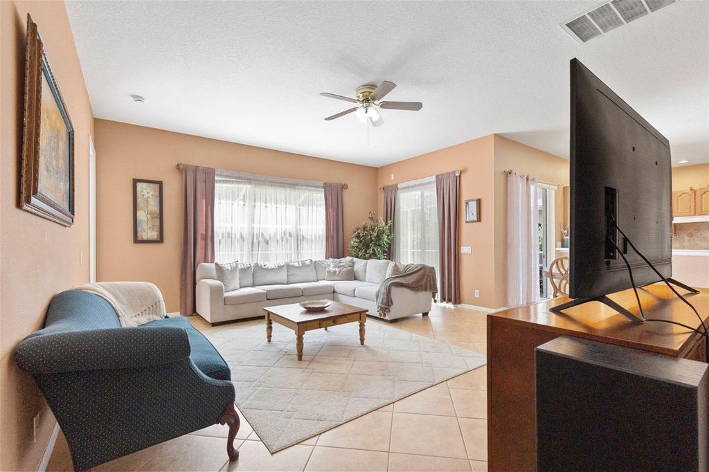 Image 10 of property listing at 17823 ARBOR CREEK DRIVE, Tampa, FL 33647