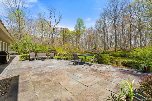 60 Old Aspetong Road, Katonah, NY 10536