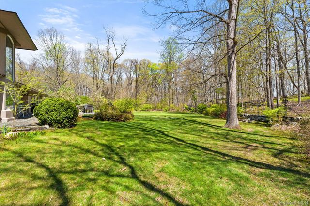 60 Old Aspetong Road, Katonah, NY 10536