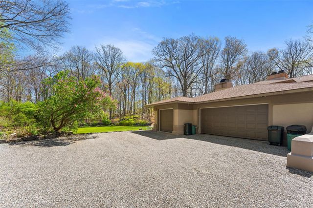 60 Old Aspetong Road, Katonah, NY 10536