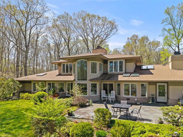 60 Old Aspetong Road, Katonah, NY 10536