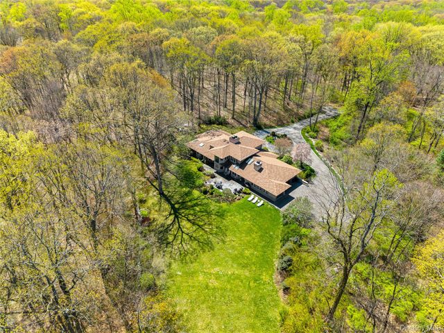 60 Old Aspetong Road, Katonah, NY 10536