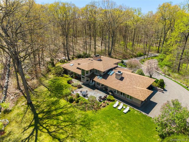 60 Old Aspetong Road, Katonah, NY 10536
