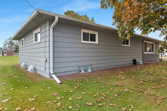 402 FARNSWORTH AVENUE, Oconto, WI 54153