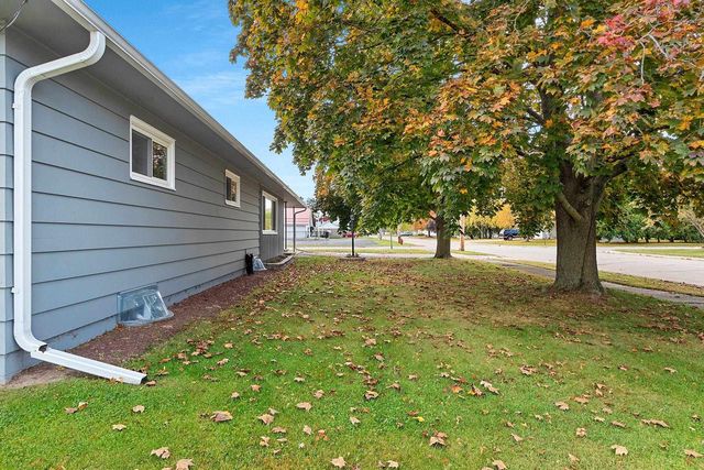 402 FARNSWORTH AVENUE, Oconto, WI 54153