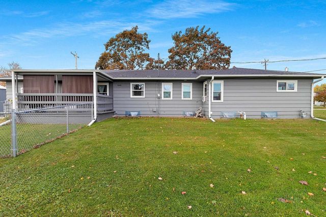 402 FARNSWORTH AVENUE, Oconto, WI 54153