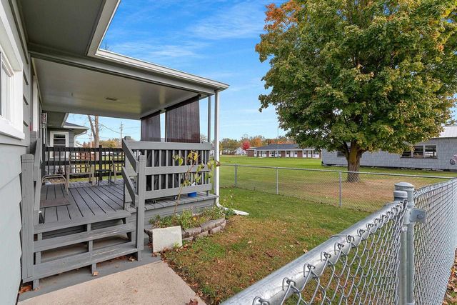 402 FARNSWORTH AVENUE, Oconto, WI 54153