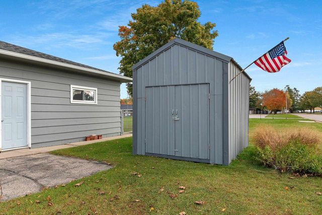 402 FARNSWORTH AVENUE, Oconto, WI 54153