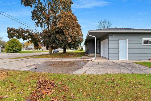 402 FARNSWORTH AVENUE, Oconto, WI 54153