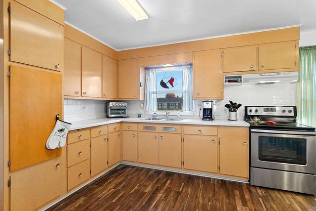 402 FARNSWORTH AVENUE, Oconto, WI 54153