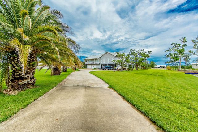 2269 Brady Rd, Theriot, LA 70397