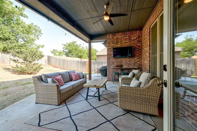2209 Bretton Lane, Edmond, OK 73012