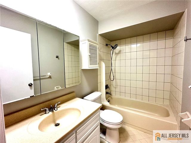 1310 Bradley Court, South Brunswick, NJ 08540