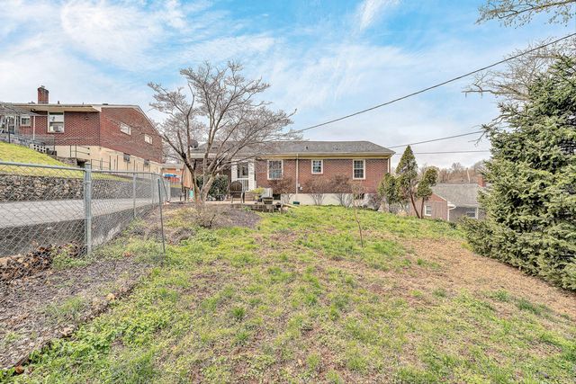 2726 Thorndale ST, Roanoke, VA 24015