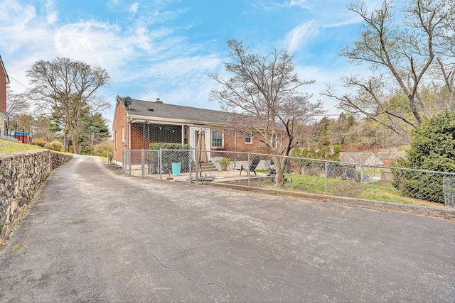 2726 Thorndale ST, Roanoke, VA 24015