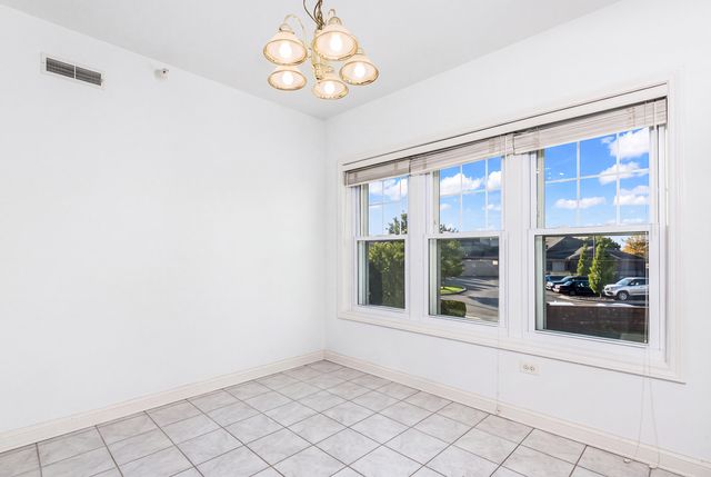 101 Pointe Drive 103, Northbrook, IL 60062