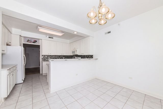 101 Pointe Drive 103, Northbrook, IL 60062