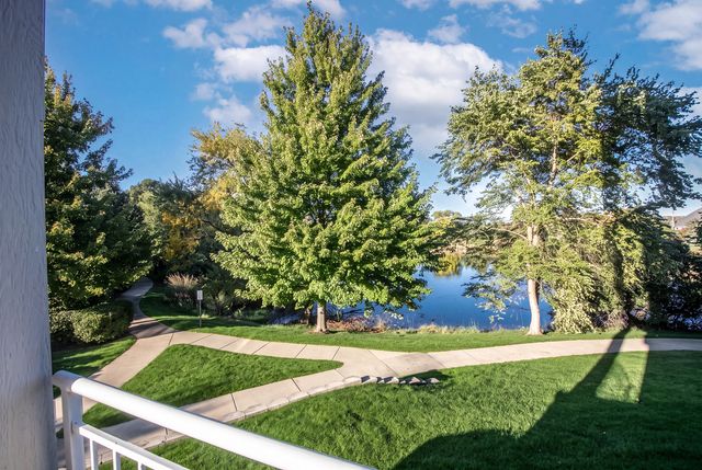 101 Pointe Drive 103, Northbrook, IL 60062