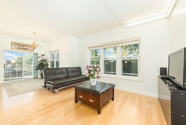 101 Pointe Drive 103, Northbrook, IL 60062