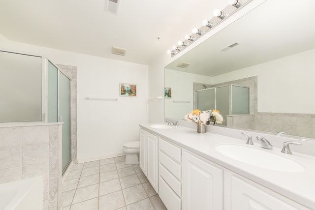 101 Pointe Drive 103, Northbrook, IL 60062