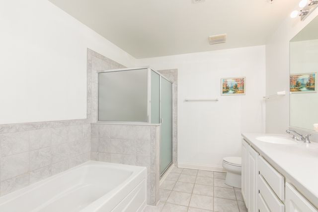 101 Pointe Drive 103, Northbrook, IL 60062