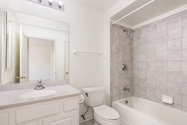101 Pointe Drive 103, Northbrook, IL 60062