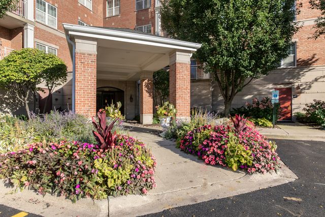 101 Pointe Drive 103, Northbrook, IL 60062