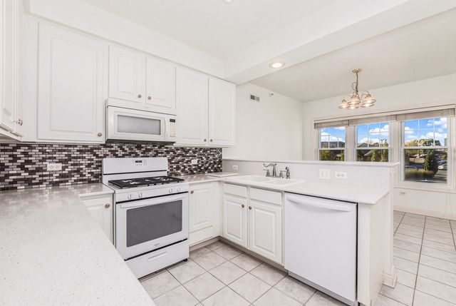 101 Pointe Drive 103, Northbrook, IL 60062