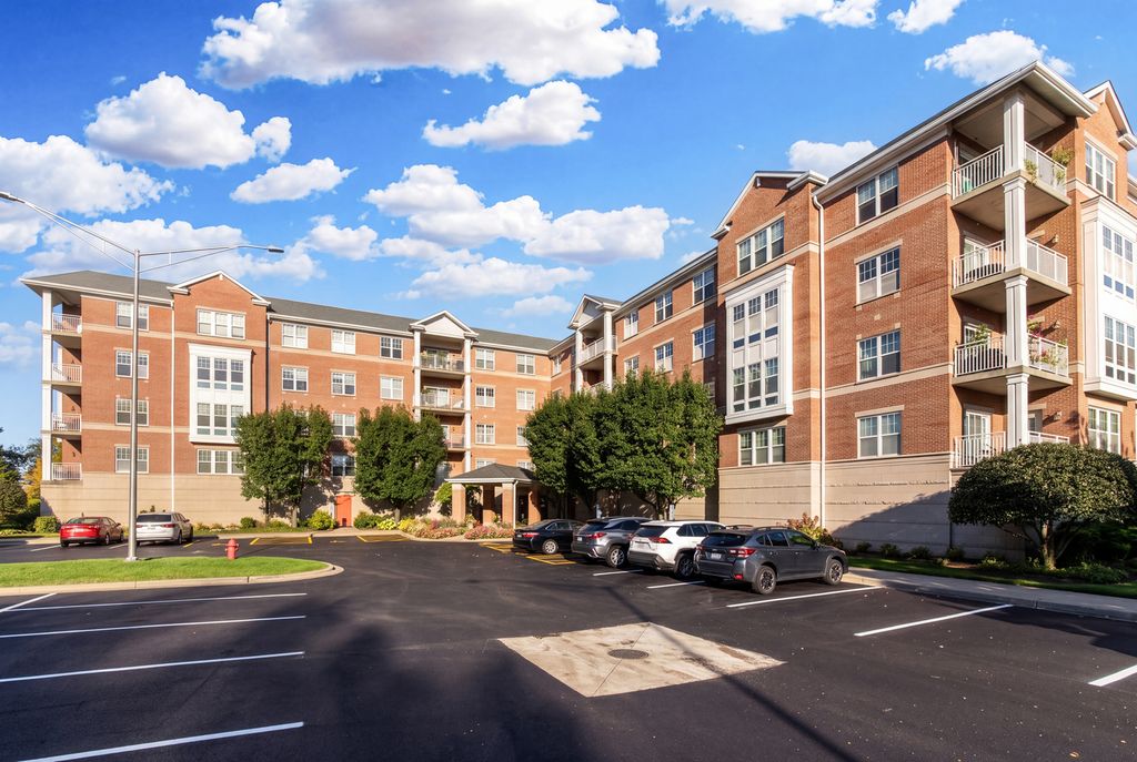 101 Pointe Drive 103, Northbrook, IL 60062