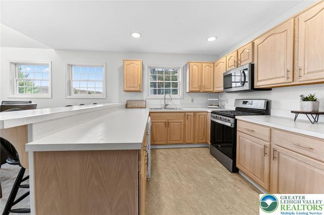 230 Hawthorne Village Court, Middle Smithfield Twp, PA 18302