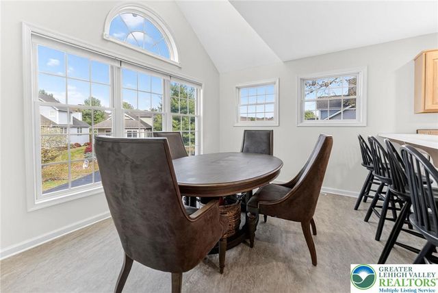 230 Hawthorne Village Court, Middle Smithfield Twp, PA 18302