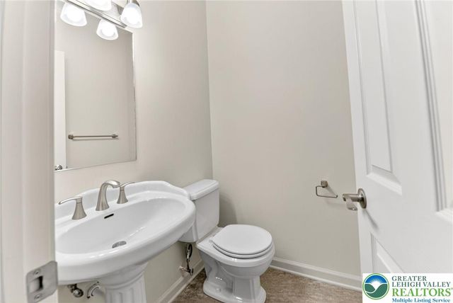 230 Hawthorne Village Court, Middle Smithfield Twp, PA 18302