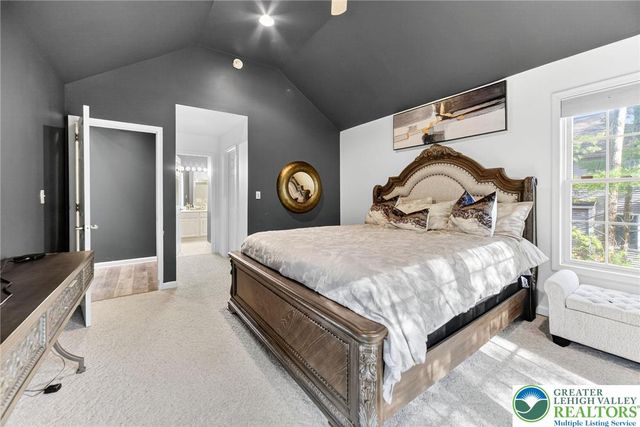 230 Hawthorne Village Court, Middle Smithfield Twp, PA 18302