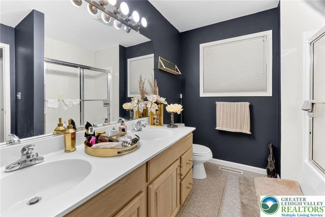 230 Hawthorne Village Court, Middle Smithfield Twp, PA 18302