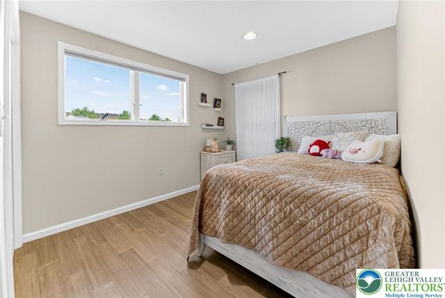 230 Hawthorne Village Court, Middle Smithfield Twp, PA 18302